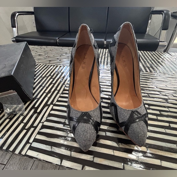 Authentic L.A.M.B. Women's Gray Peep Toe Heels-Retails $295 - Picture 3 of 9